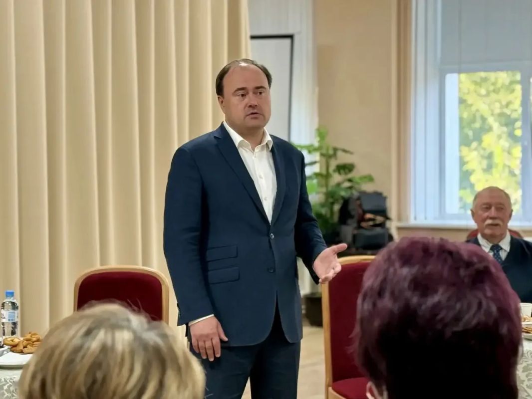 Артём Молчанов: С главой Переславль-Залесского муниципального округа Дмитрием Зяблицким провели несколько встреч с жителями: работниками сферы ЖКХ, ветеранами и молодыми активистами Артём Молчанов: С главой Переславль-Залесского муниципального округа Дмитрием Зяблицким провели несколько встреч с жителями: работниками сферы ЖКХ, ветеранами и молодыми активистами