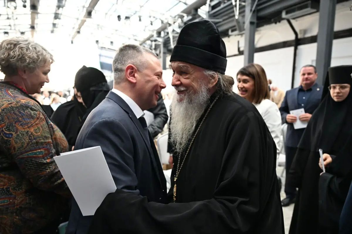 Михаил Евраев: Сегодня в Ростове Великом открылся межрегиональный форум «Единение», который проходит в преддверии 60-летия маршрута Золотое кольцо Михаил Евраев: Сегодня в Ростове Великом открылся межрегиональный форум «Единение», который проходит в преддверии 60-летия маршрута Золотое кольцо