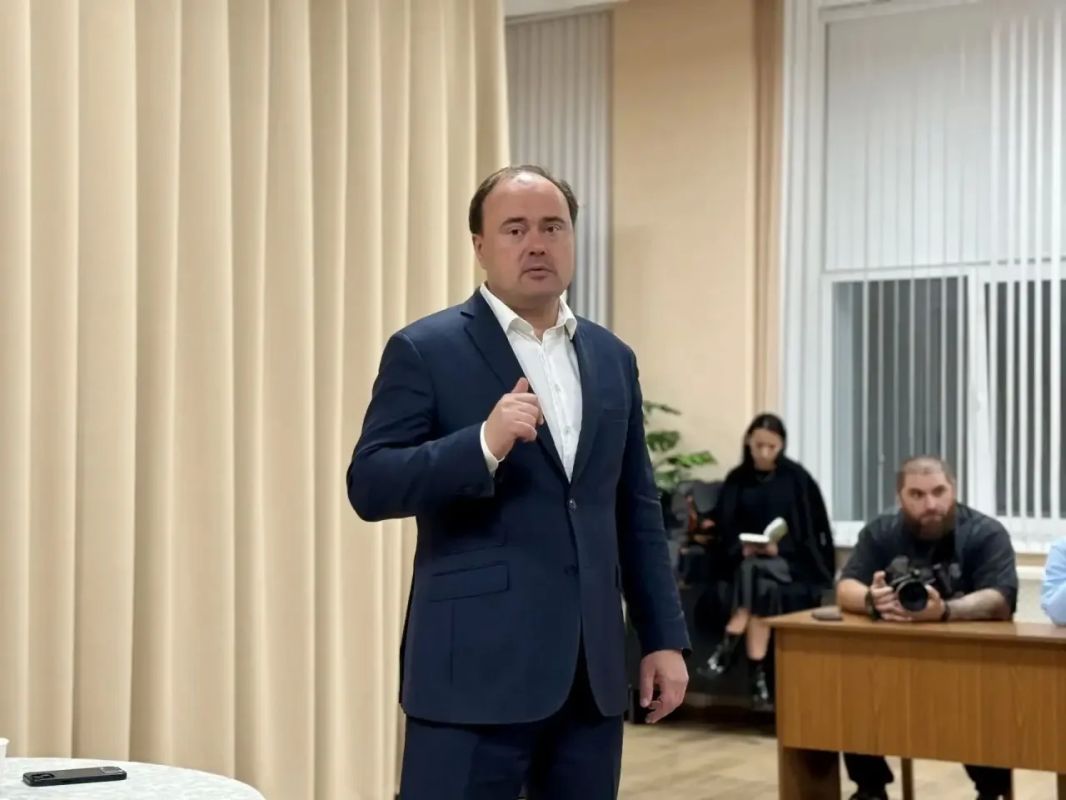 Артём Молчанов: С главой Переславль-Залесского муниципального округа Дмитрием Зяблицким провели несколько встреч с жителями: работниками сферы ЖКХ, ветеранами и молодыми активистами Артём Молчанов: С главой Переславль-Залесского муниципального округа Дмитрием Зяблицким провели несколько встреч с жителями: работниками сферы ЖКХ, ветеранами и молодыми активистами