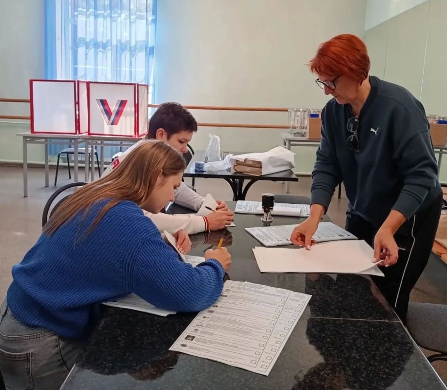 Выборы в Государственную Думу: участковые избирательные комиссии завершают работу с избирательными бюллетенями Выборы в Государственную Думу: участковые избирательные комиссии завершают работу с избирательными бюллетенями
