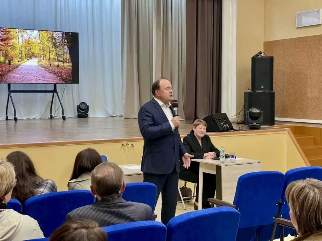 Артём Молчанов: С жителями Рыбинска обсудили вопросы благоустройства, озеленения и ремонта социальных проездов Артём Молчанов: С жителями Рыбинска обсудили вопросы благоустройства, озеленения и ремонта социальных проездов