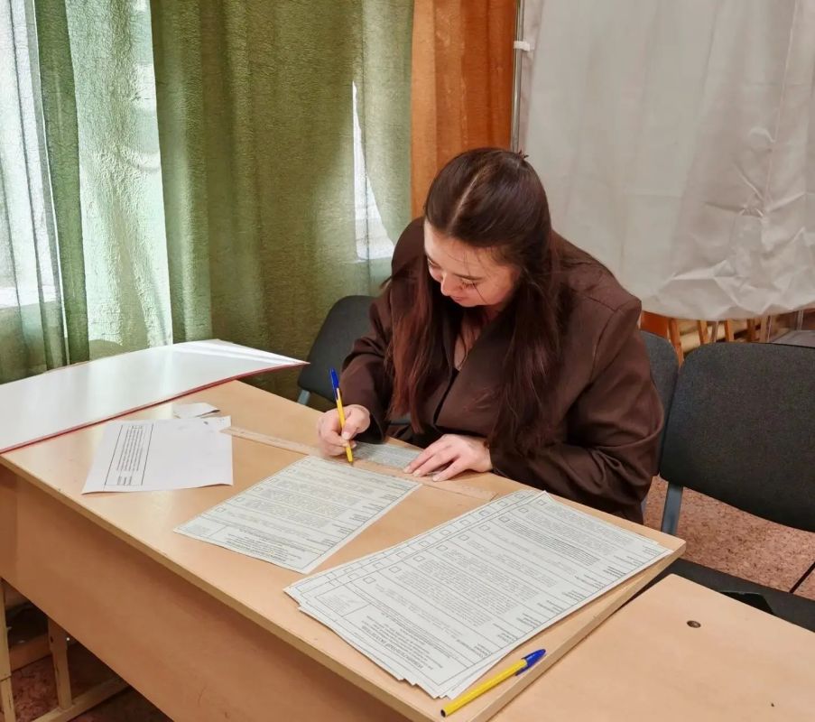 Выборы в Государственную Думу: участковые избирательные комиссии завершают работу с избирательными бюллетенями Выборы в Государственную Думу: участковые избирательные комиссии завершают работу с избирательными бюллетенями