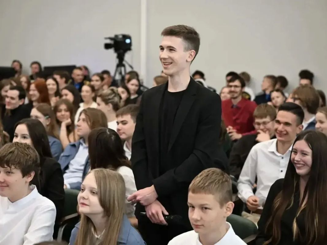 Артём Молчанов: В школе №32 имени В.В. Терешковой состоялось уникальное событие — прямой эфир с экипажем Международной космической станции Артём Молчанов: В школе №32 имени В.В. Терешковой состоялось уникальное событие — прямой эфир с экипажем Международной космической станции