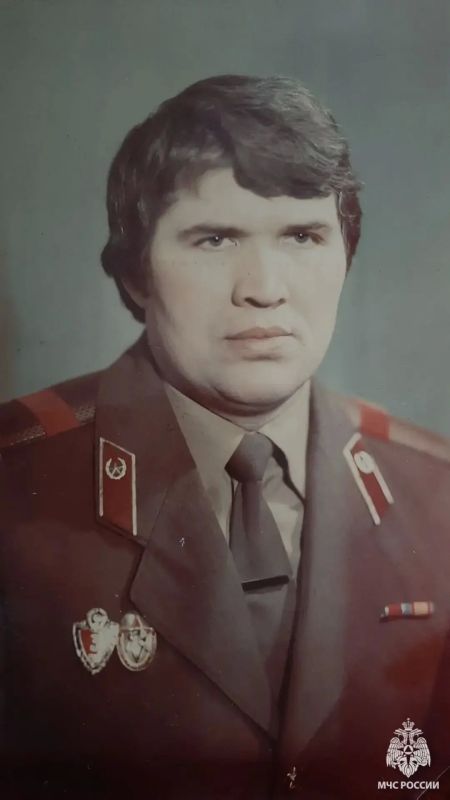 #ЛицаМЧС. «Счастье — это когда утром хочется на работу, а вечером домой» В Главном управлении МЧС России по Ярославской области служат люди, для которых работа стала частью жизни #ЛицаМЧС. «Счастье — это когда утром хочется на работу, а вечером домой» В Главном управлении МЧС России по Ярославской области служат люди, для которых работа стала частью жизни