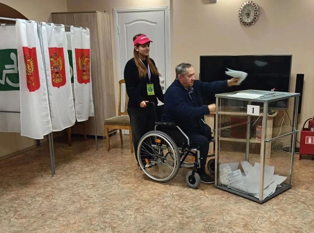 Их видно издалека: волонтёры на выборах в Ярославской области Их видно издалека: волонтёры на выборах в Ярославской области