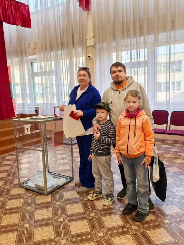 Мама, папа, я — голосующая семья! Мама, папа, я — голосующая семья!
