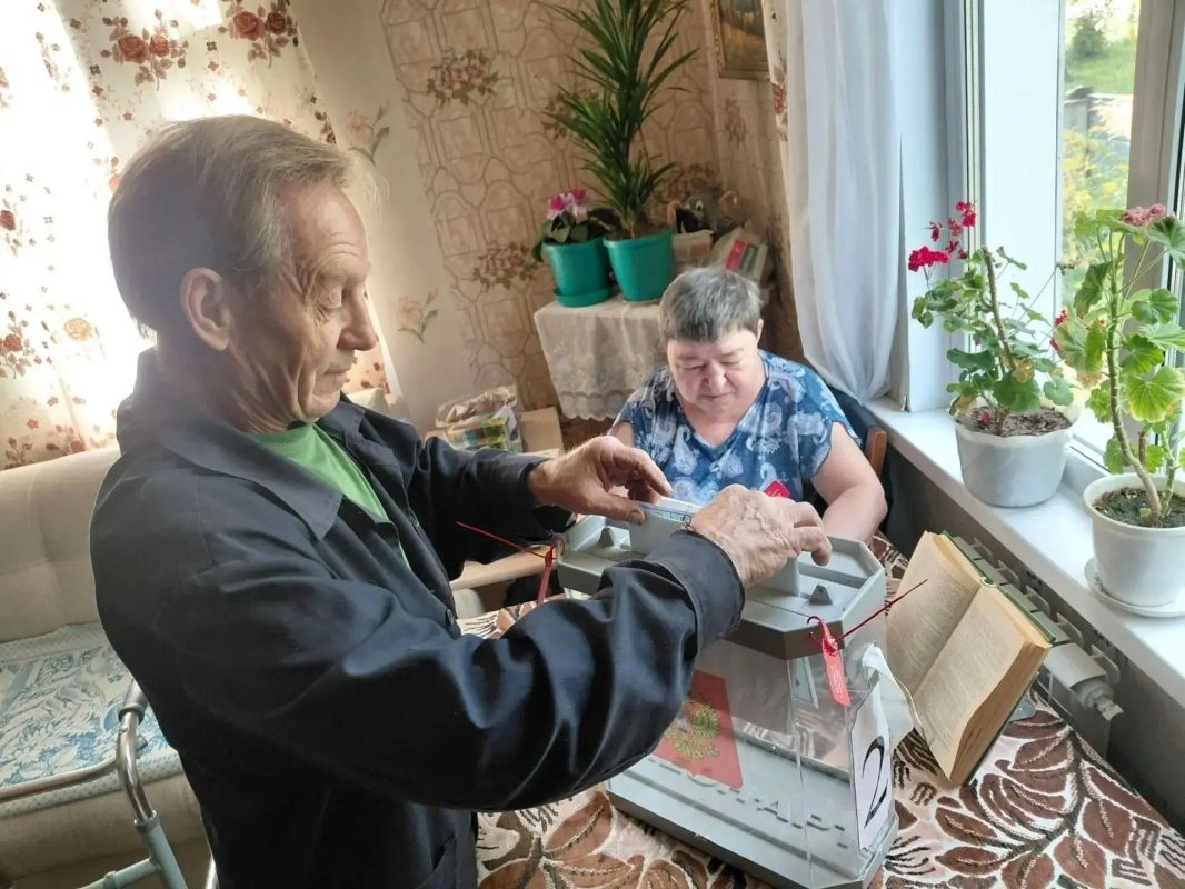 Голосование продолжается: известна явка избирателей на 15 часов Голосование продолжается: известна явка избирателей на 15 часов