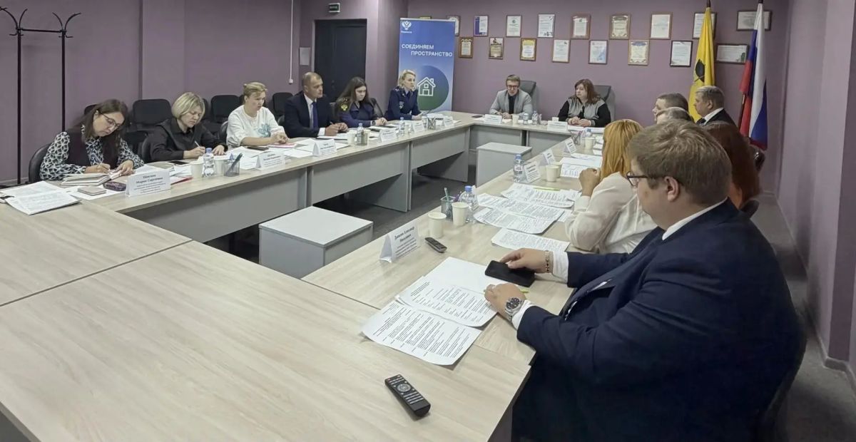 Начальник отдела по надзору за исполнением законов в сфере экономики, предпринимательской деятельности и охраны природы Елена Смирнова приняла участие в заседании коллегии Управления федеральной службы государственной... Начальник отдела по надзору за исполнением законов в сфере экономики, предпринимательской деятельности и охраны природы Елена Смирнова приняла участие в заседании коллегии Управления федеральной службы государственной...