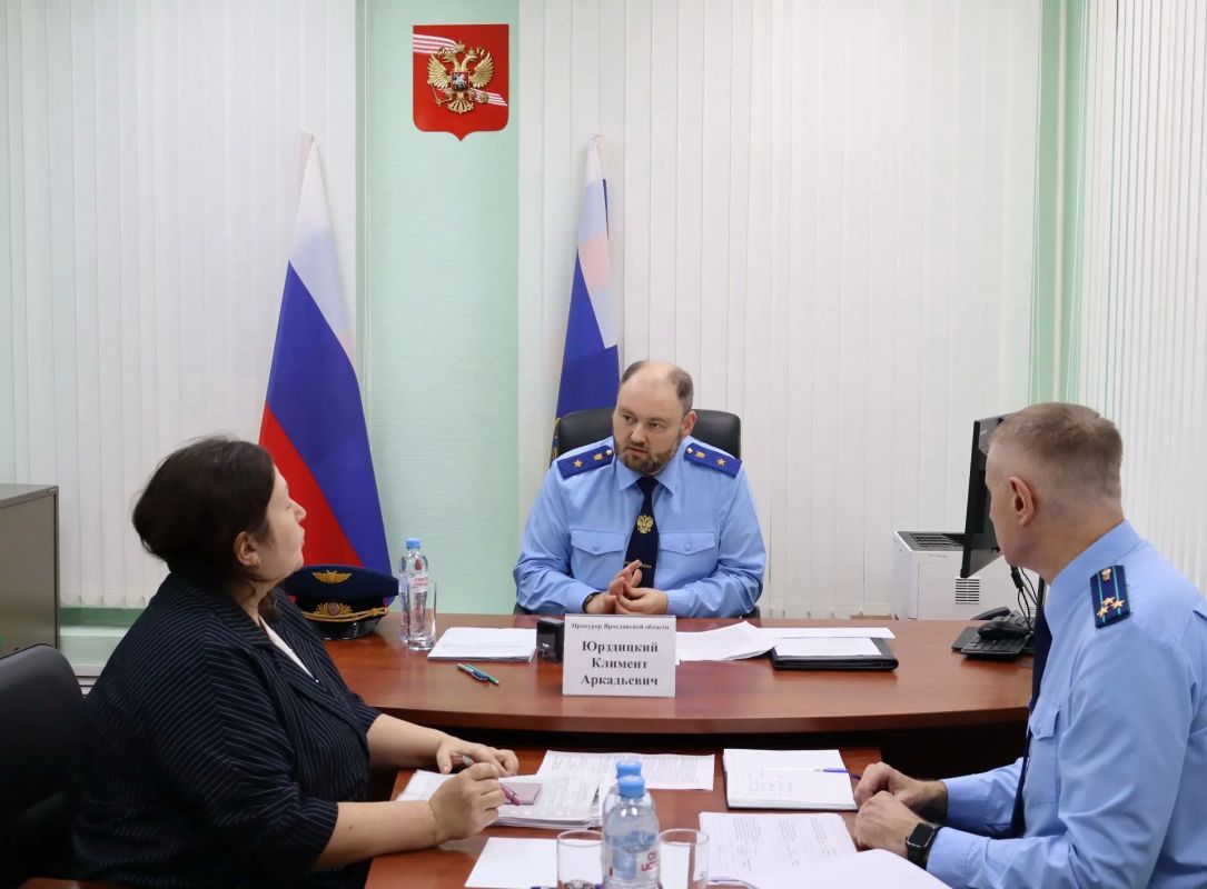 Прокурор Ярославской области Климент Юрздицкий провел личный прием жителей Кировского района города Ярославля Прокурор Ярославской области Климент Юрздицкий провел личный прием жителей Кировского района города Ярославля