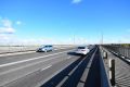 На Октябрьском мосту выполнят гарантийный ремонт