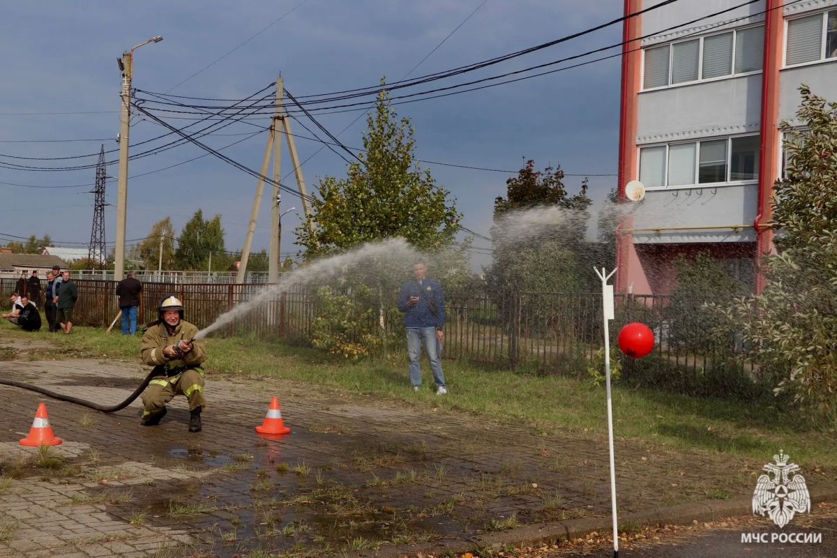 В Ивняках определили лучшее подразделение добровольной пожарной охраны Ярославской области В Ивняках определили лучшее подразделение добровольной пожарной охраны Ярославской области