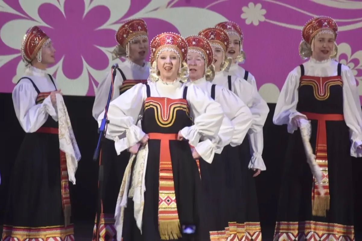 В Ярославле открылся XIII Международный фестиваль-конкурс народных хоров и ансамблей В Ярославле открылся XIII Международный фестиваль-конкурс народных хоров и ансамблей