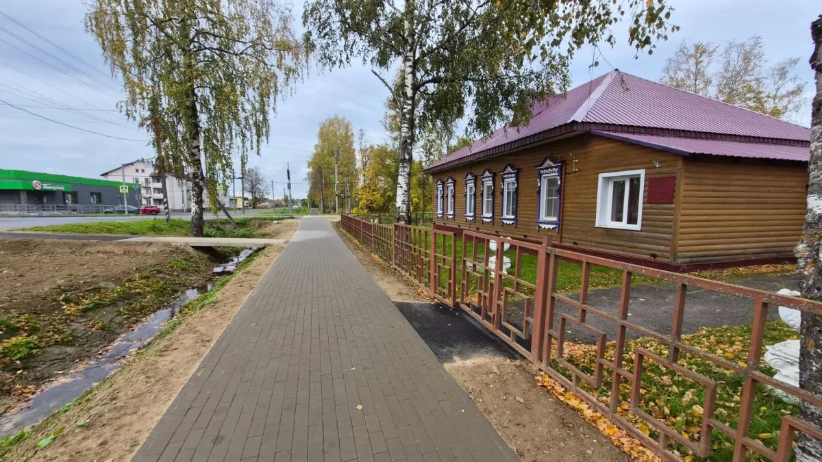 После вмешательства прокуратуры Некоузского района отремонтирован тротуар у детской музыкальной школы После вмешательства прокуратуры Некоузского района отремонтирован тротуар у детской музыкальной школы