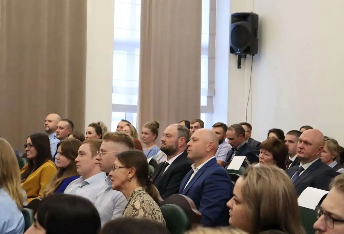 В прокуратуре Ярославской области состоялось уникальное событие – специальный показ художественного фильма «Раскаты» режиссера Глеба Пускепалиса В прокуратуре Ярославской области состоялось уникальное событие – специальный показ художественного фильма «Раскаты» режиссера Глеба Пускепалиса