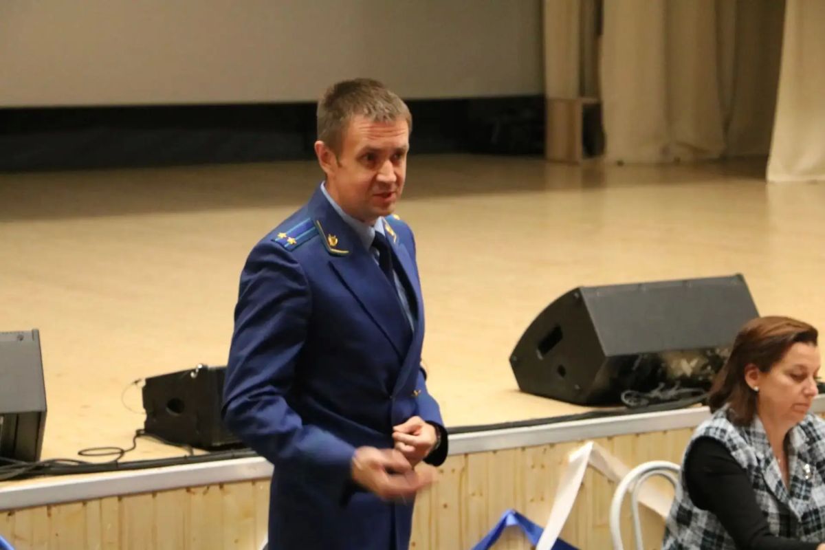Прокурор Даниловского района Александр Старых принял участие во встрече с жителями города Данилова