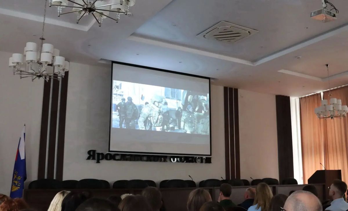 В прокуратуре Ярославской области состоялось уникальное событие – специальный показ художественного фильма «Раскаты» режиссера Глеба Пускепалиса В прокуратуре Ярославской области состоялось уникальное событие – специальный показ художественного фильма «Раскаты» режиссера Глеба Пускепалиса