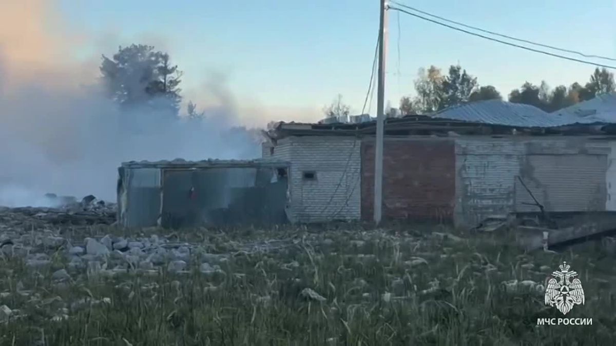 Пять человек погибли, один пострадал при пожаре на заводе по производству петард в селе Кубринске Ярославской области