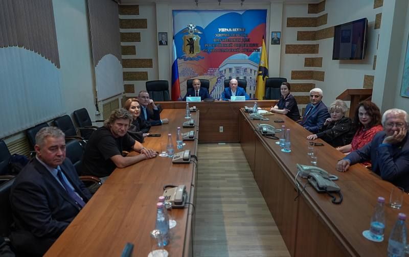 Ярославские полицейские и общественники обсудили новые формы взаимодействия и подвели итоги мероприятий для детей и молодежи Ярославские полицейские и общественники обсудили новые формы взаимодействия и подвели итоги мероприятий для детей и молодежи