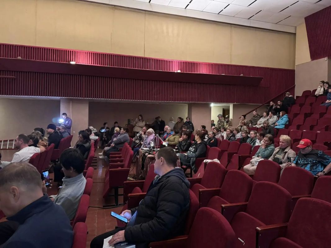 Заместитель прокурора Ярославской области Андрей Смирнов встретился с жителями села Кубринск Переславль-Залесского муниципального округа Заместитель прокурора Ярославской области Андрей Смирнов встретился с жителями села Кубринск Переславль-Залесского муниципального округа