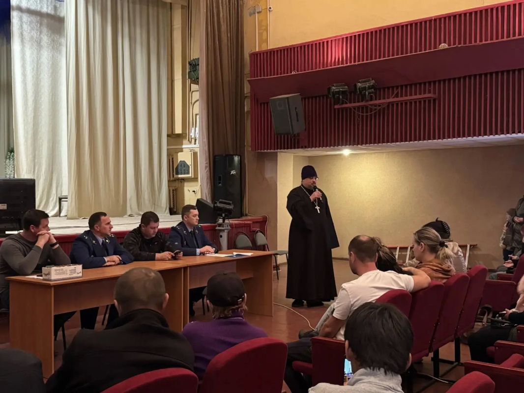 Заместитель прокурора Ярославской области Андрей Смирнов встретился с жителями села Кубринск Переславль-Залесского муниципального округа Заместитель прокурора Ярославской области Андрей Смирнов встретился с жителями села Кубринск Переславль-Залесского муниципального округа