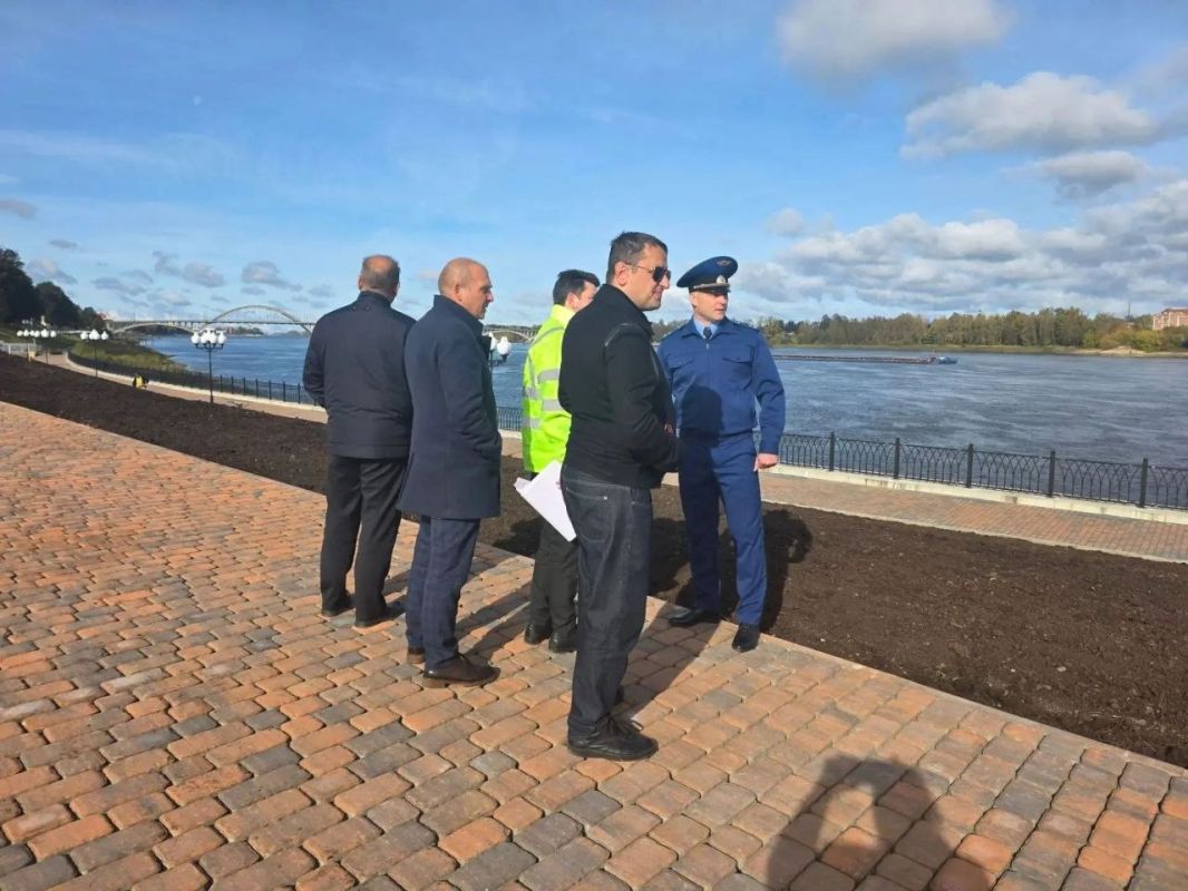 Рыбинский городской прокурор Сергей Галыгин проверил ход выполнения работ по благоустройству общественной территории Рыбинский городской прокурор Сергей Галыгин проверил ход выполнения работ по благоустройству общественной территории