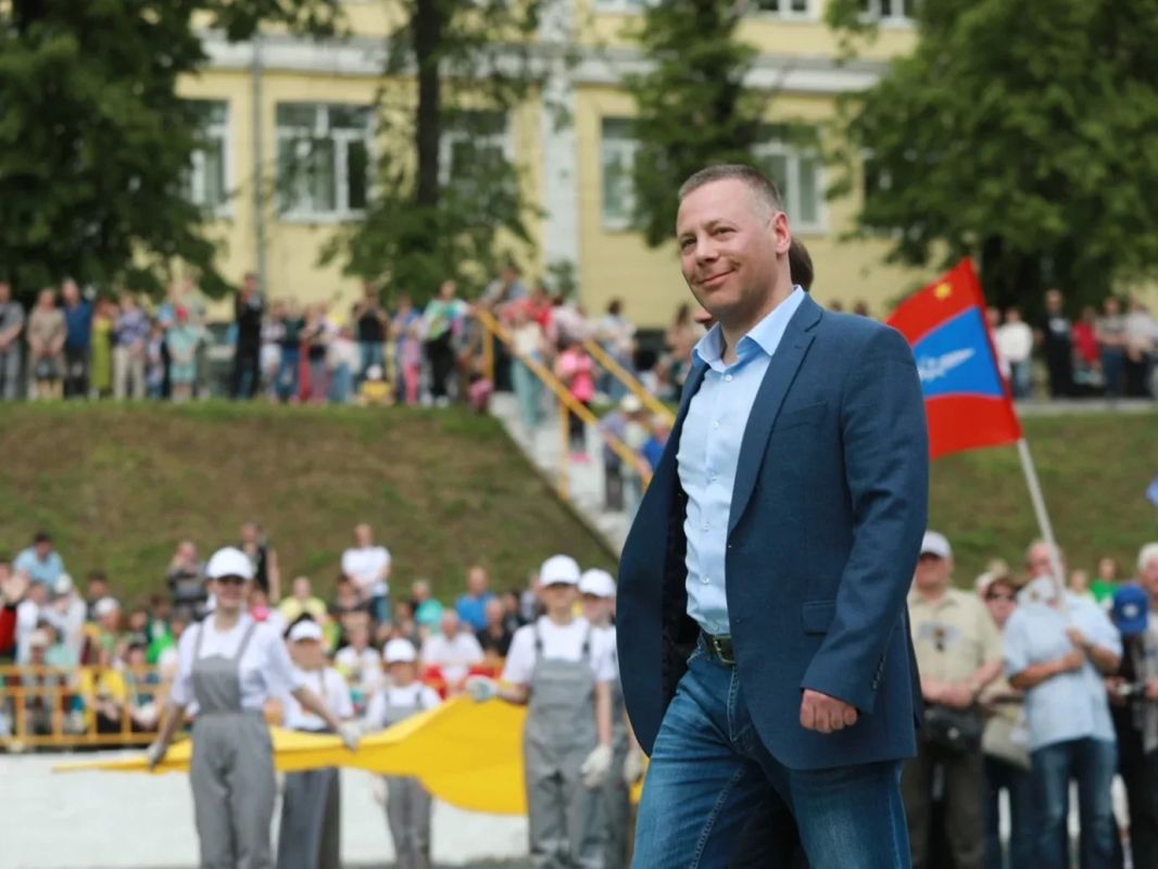 Пять лет назад президент России Владимир Путин подписал указ о назначении временно исполняющим обязанности губернатора Ярославской области Михаила Евраева Пять лет назад президент России Владимир Путин подписал указ о назначении временно исполняющим обязанности губернатора Ярославской области Михаила Евраева