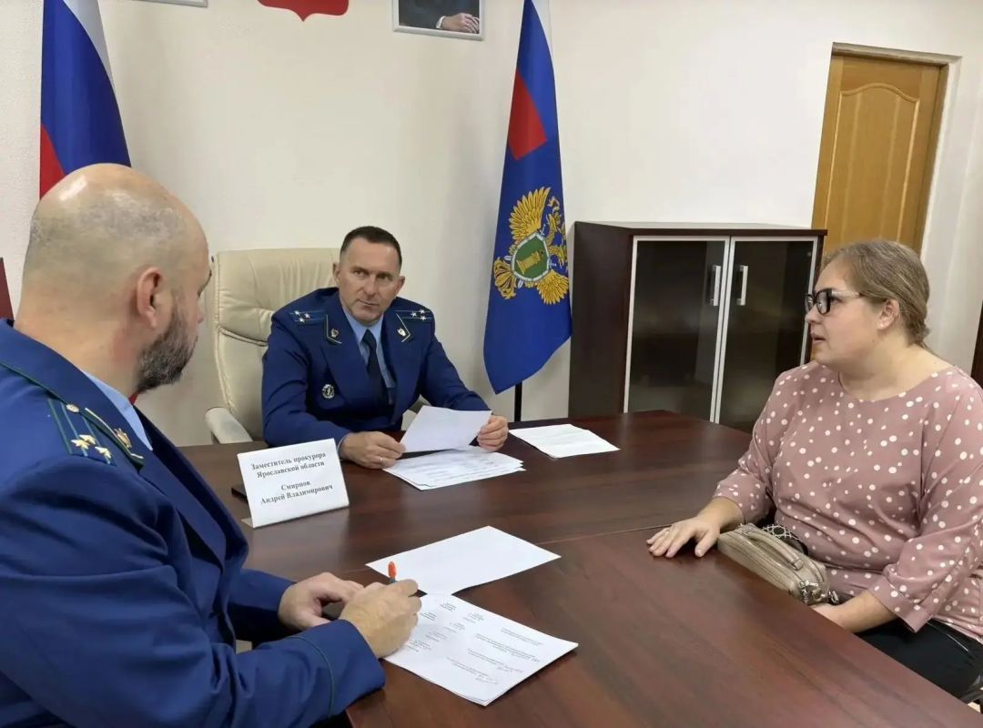 Заместитель прокурора Ярославской области Андрей Смирнов провел личный прием жителей Ярославского муниципального района Заместитель прокурора Ярославской области Андрей Смирнов провел личный прием жителей Ярославского муниципального района