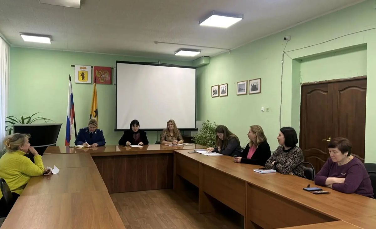 Прокурор Брейтовского района Светлана Смирнова приняла участие в заседании территориальной комиссии по противодействию нелегальной занятости Прокурор Брейтовского района Светлана Смирнова приняла участие в заседании территориальной комиссии по противодействию нелегальной занятости