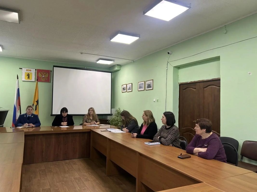 Прокурор Брейтовского района Светлана Смирнова приняла участие в заседании территориальной комиссии по противодействию нелегальной занятости Прокурор Брейтовского района Светлана Смирнова приняла участие в заседании территориальной комиссии по противодействию нелегальной занятости