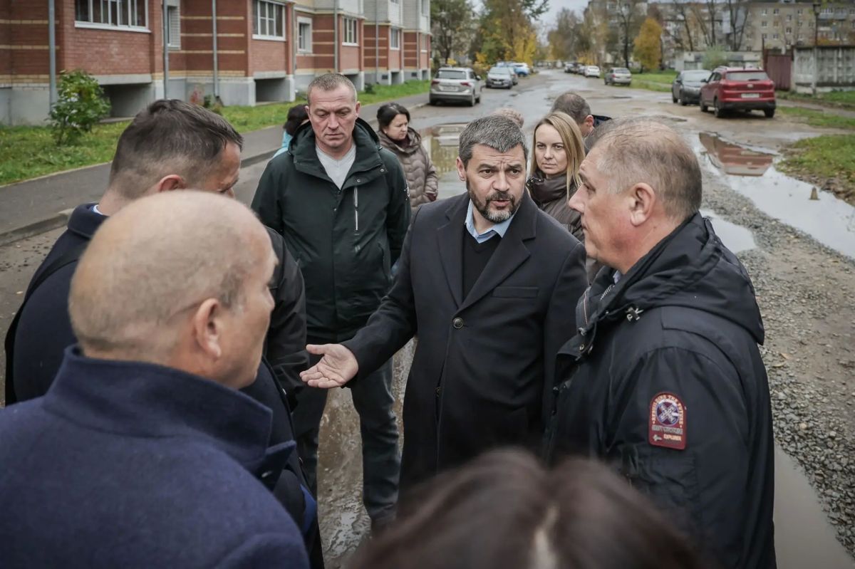 Дмитрий Рудаков проверил состояние территории микрорайона Полиграф Дмитрий Рудаков проверил состояние территории микрорайона Полиграф