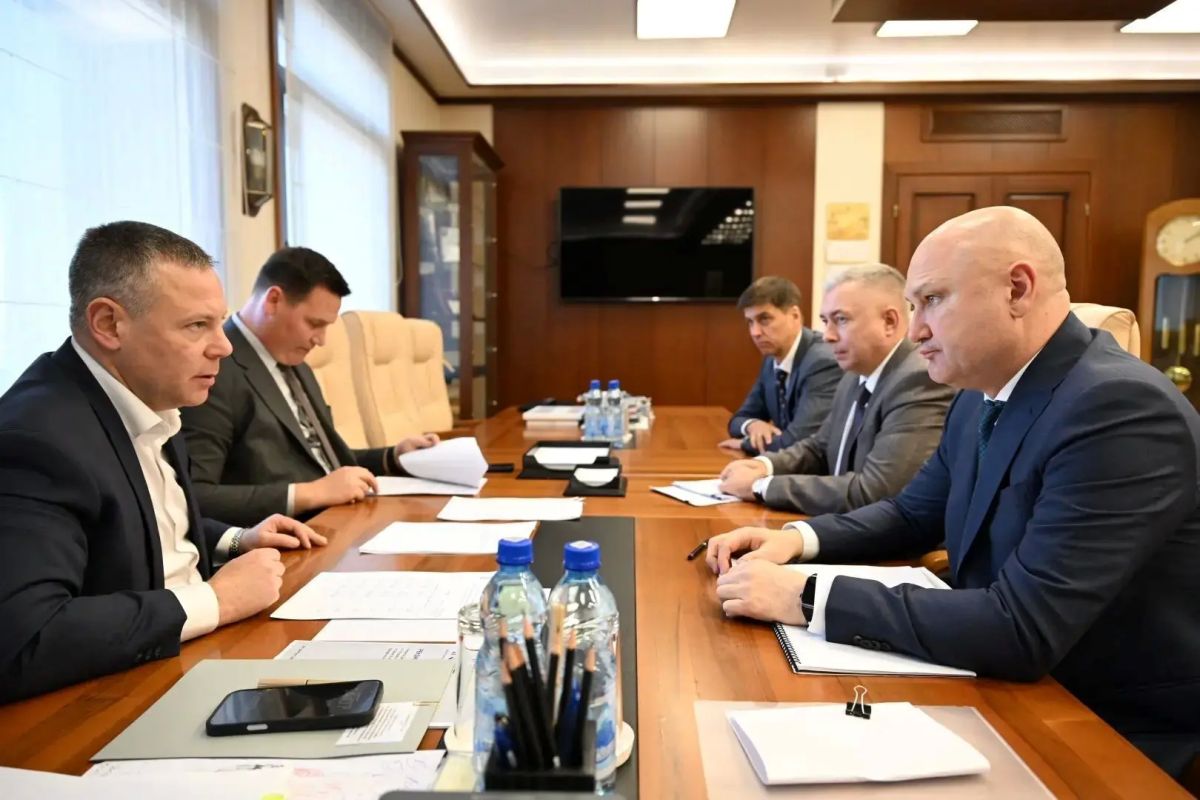 Руководитель Центрального управления Ростехнадзора Евгений Тюменцев провёл рабочую встречу с Губернатором Ярославской области Михаилом Евраевым по подготовке региона к отопительному периоду 2026-2027 годов