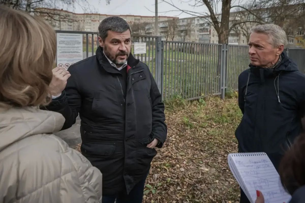 Дмитрий Рудаков: Рабочий выезд в Веретье начался с осмотра места устранения аварии на теплосетях Дмитрий Рудаков: Рабочий выезд в Веретье начался с осмотра места устранения аварии на теплосетях