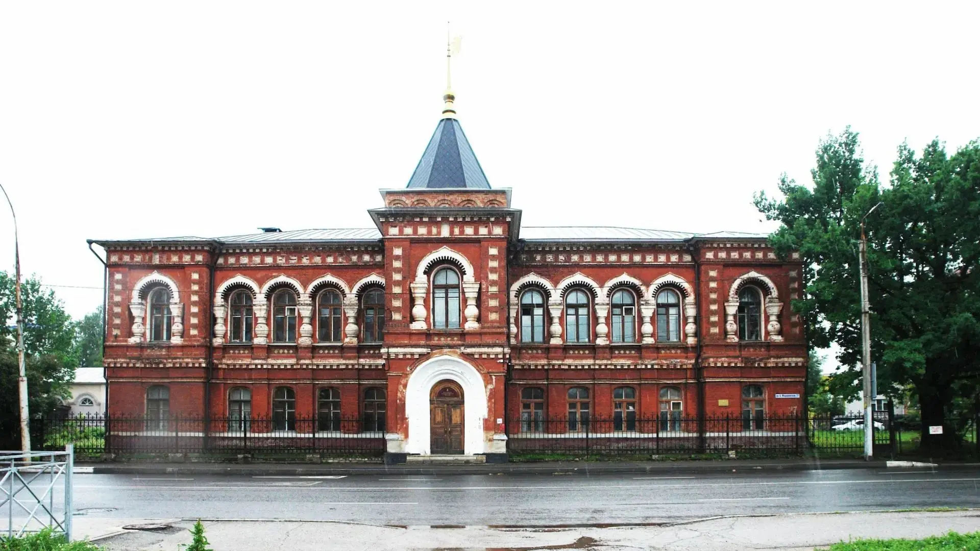 Михаил Евраев: Сегодня Ярославское художественное училище отмечает 130-летие
