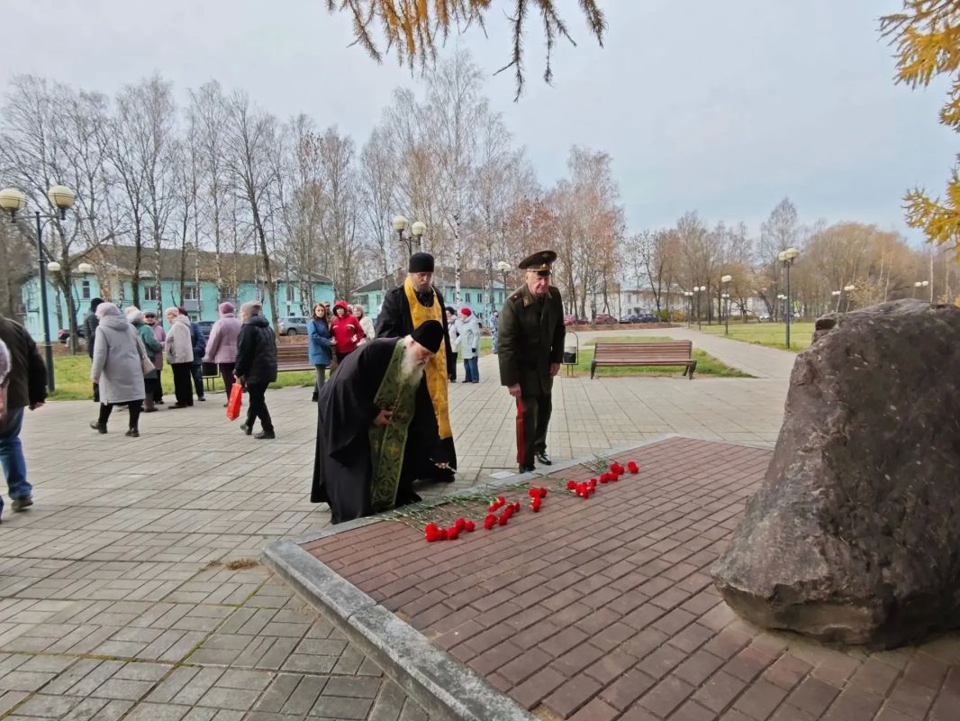 В Рыбинске почтили память жертв политических репрессий В Рыбинске почтили память жертв политических репрессий